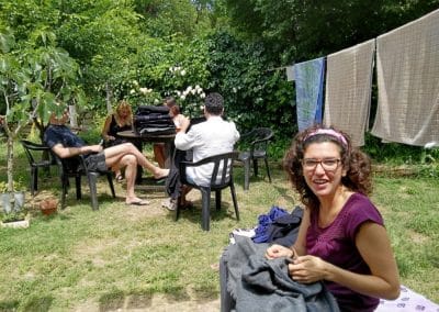 gente en el jardin